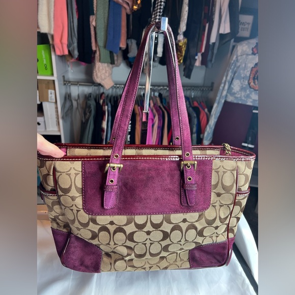 Authentic Coach handbag and mini wallet inside - Picture 10 of 14